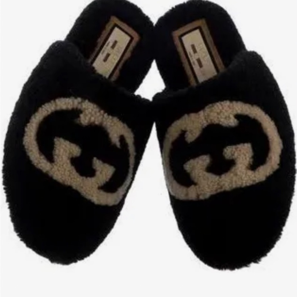 Gucci Black and Cream Logo Slippers